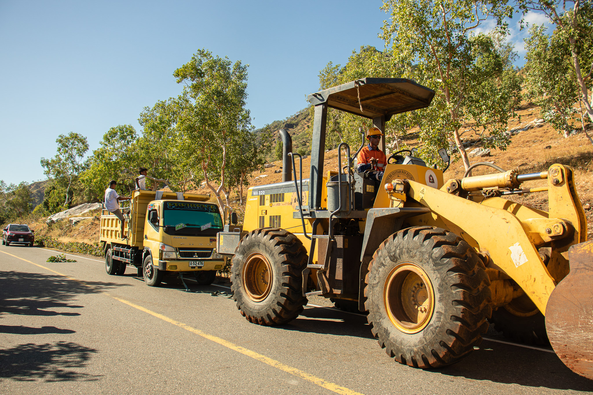 Front end loader operator (RIIMPO321F Conduct civil construction wheeled front end loader operations)