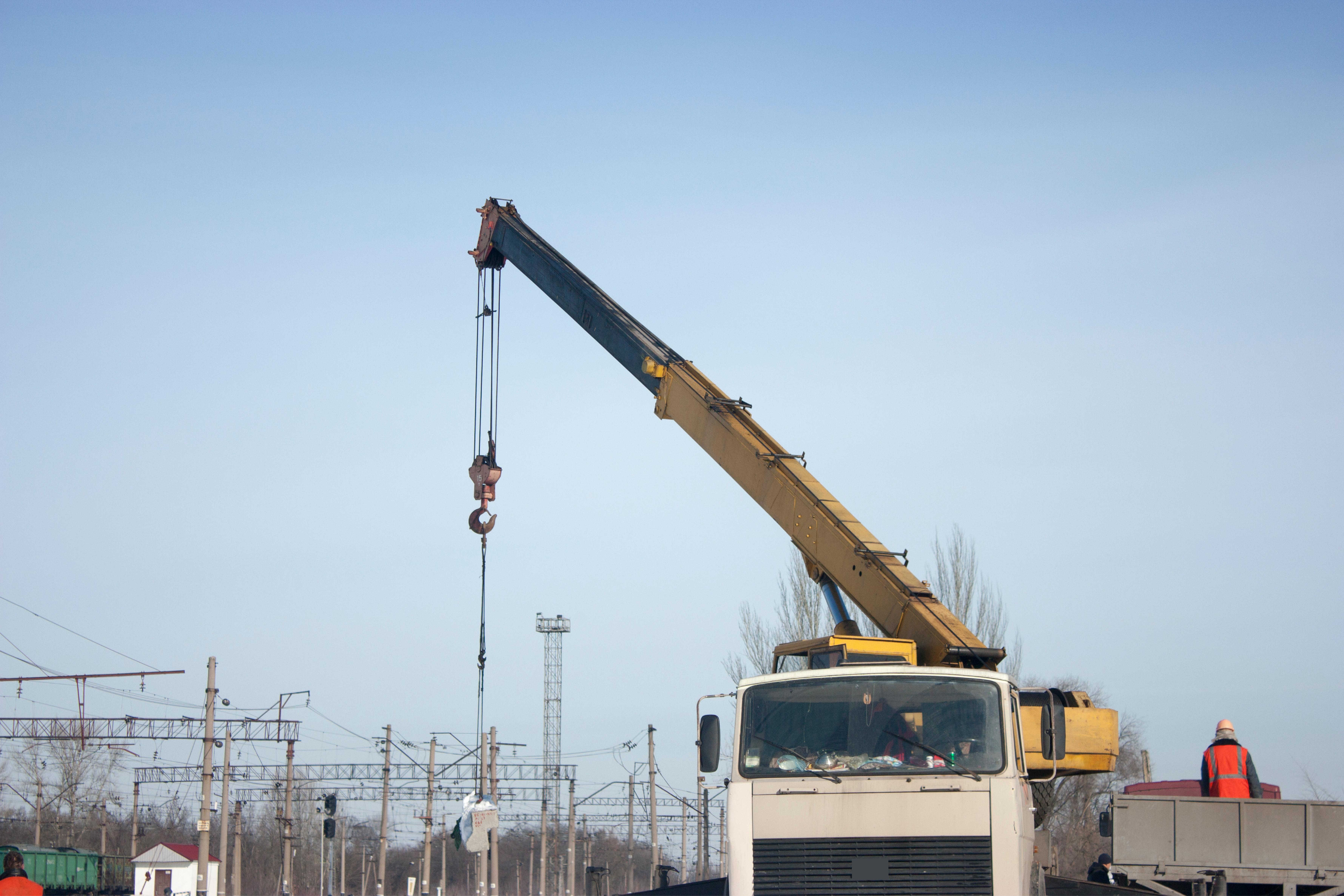 Slewing mobile crane (up to 100 tonnes)  - TLILIC0021 (C1 Class)
