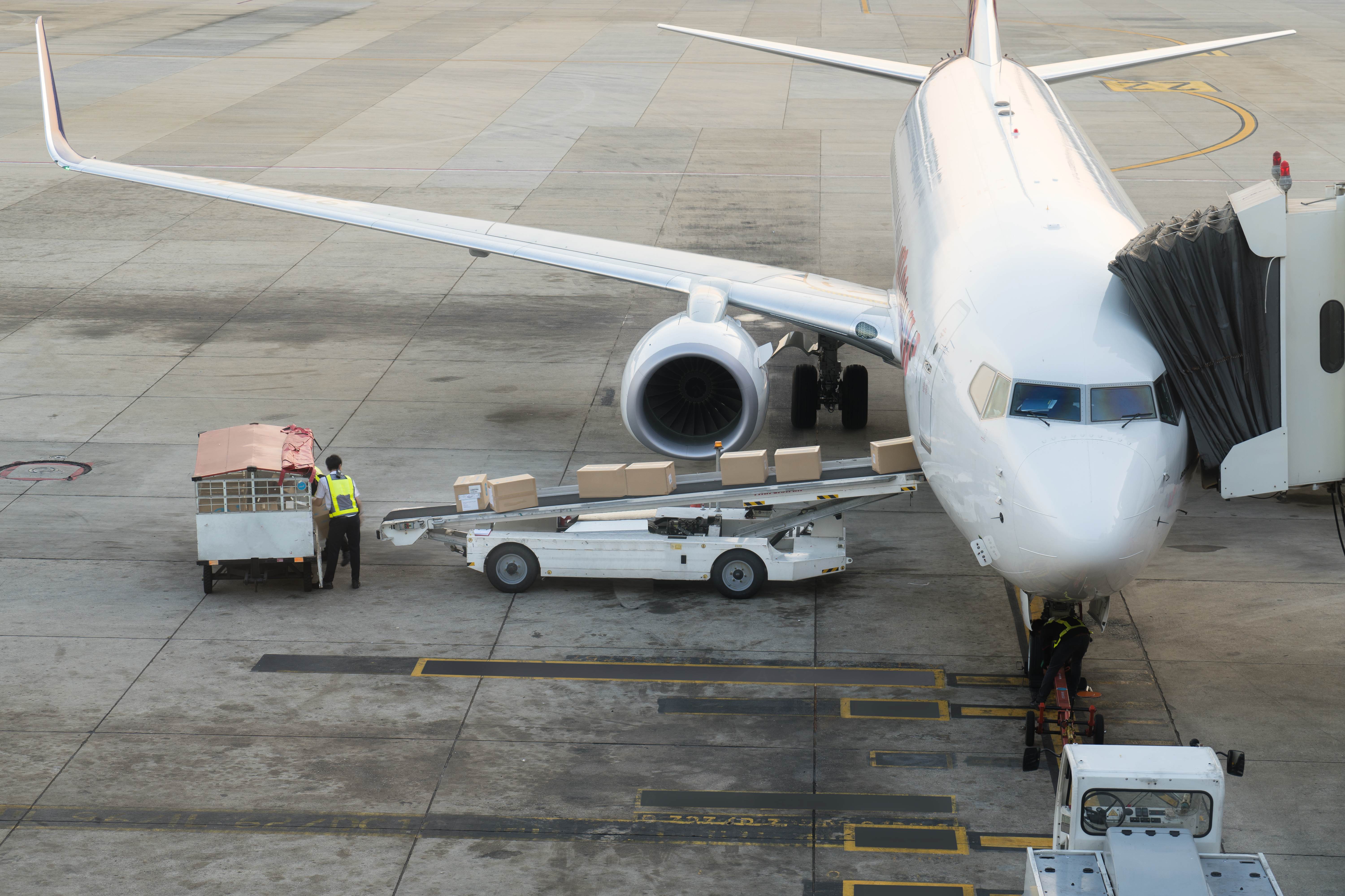 Accept dangerous goods for air transport